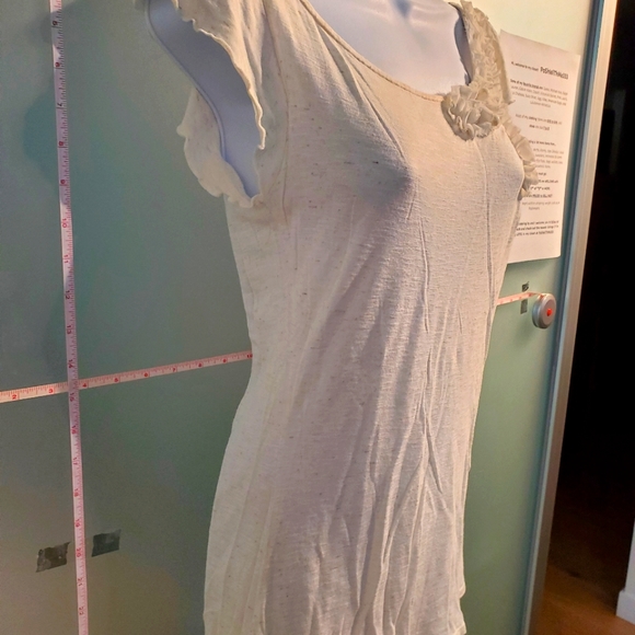 Elegant lightweight top w/ ruffles and pearl like beads. Stretchy. - Picture 5 of 10